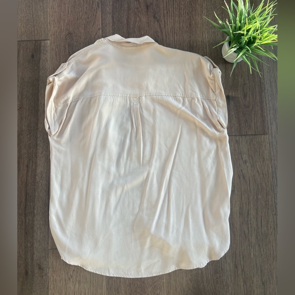 American Eagle Sleeveless Button Down ๐ธ๐๐ - Picture 2 of 3